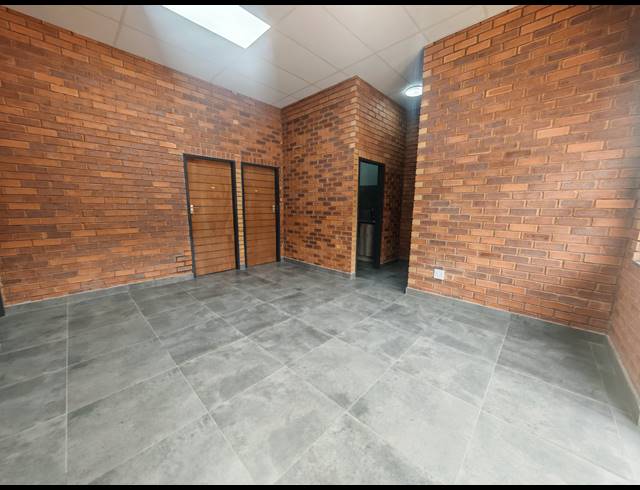 1,162M² WAREHOUSE TO LET IN ORMONDE